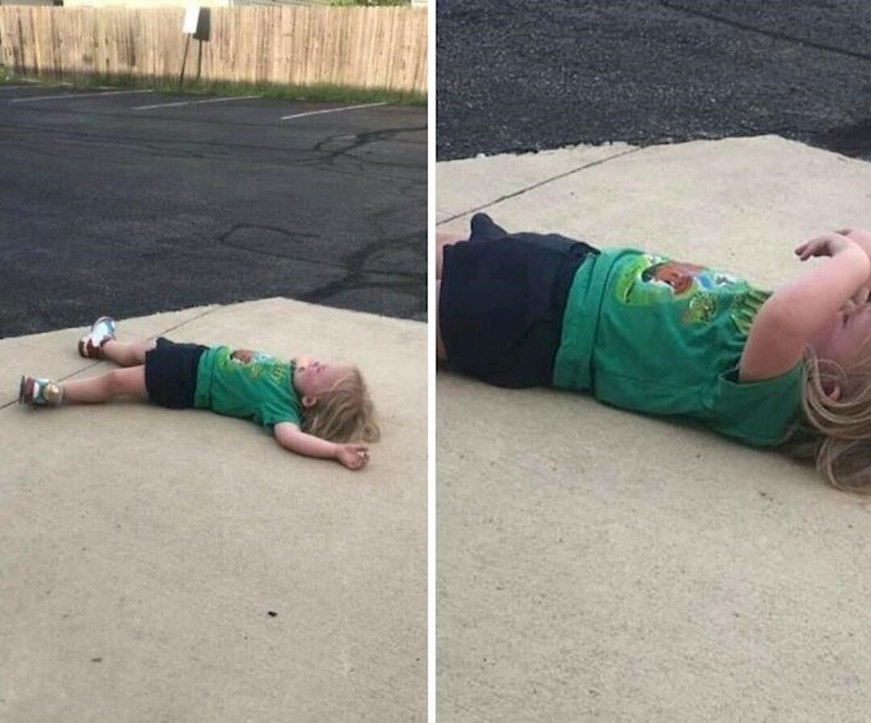 Njezin otac i ja joj nismo dopustili da je udari auto koji je vozio parkiralištem.