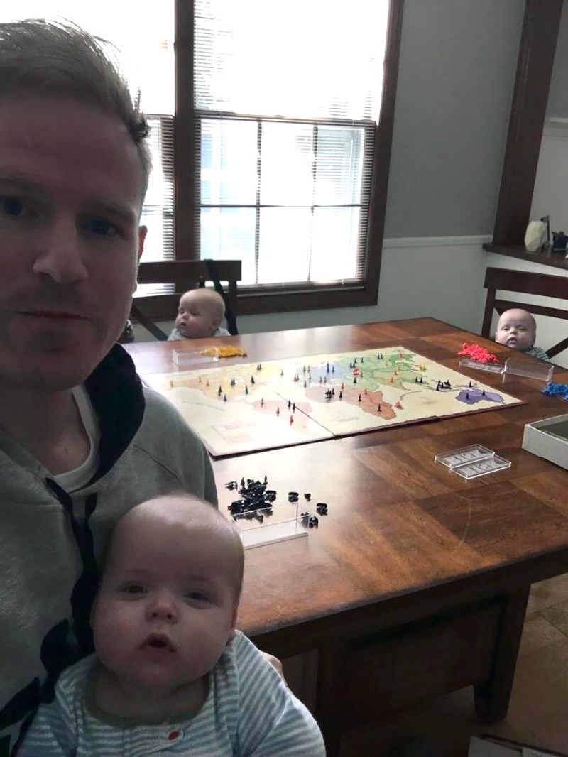 Žena nas je prvi put ostavila same. Poslali smo joj ovu fotku da vidi da se snalazimo