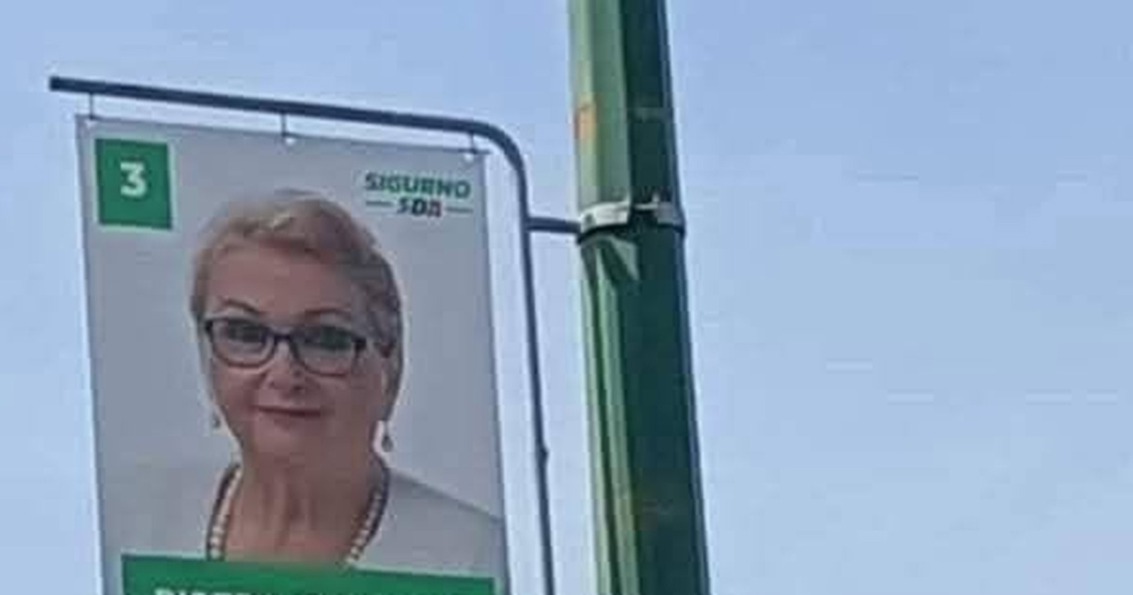 Urnebesna slučajnost fotkana u BIH nasmijala je regiju, morate vidjeti gdje je postavljen plakat