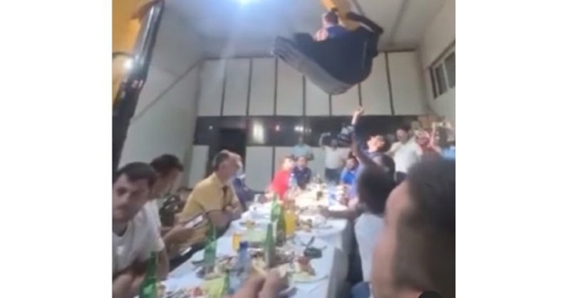 Tip iz Bosne kupio je novi bager, morate vidjeti kako počastio ekipu tim povodom. Ovo je SVE!