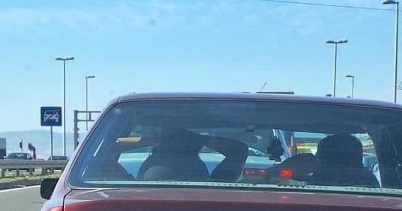 Natpis na ovom autu nasmijao je Fejs- ovo je tako jednostavno, a tako komično!