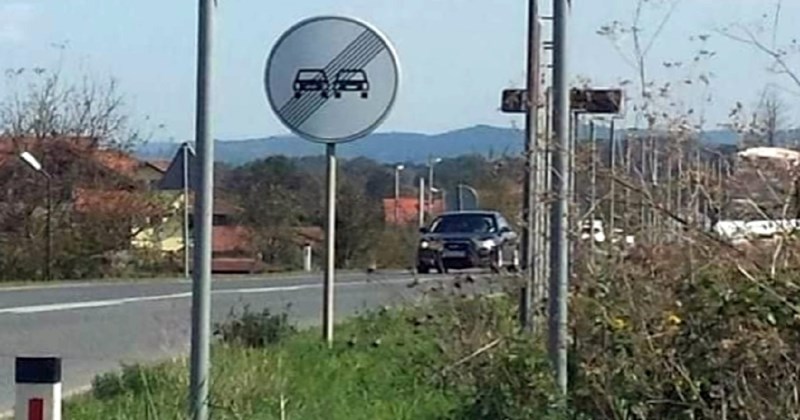 Netko je išarao znak na cesti i sada ima totalno drugu poruku, urnebesna je