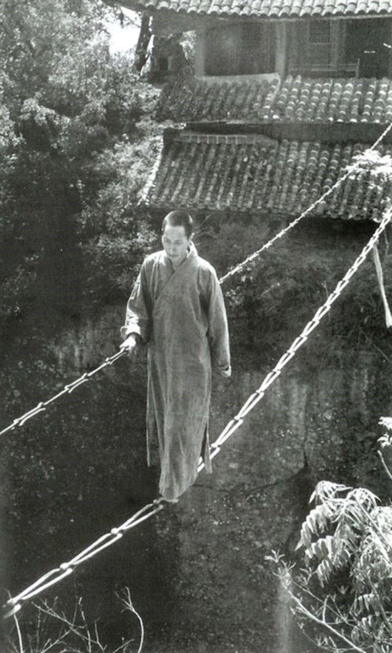 Jednostavan most napravljen od dva lanca u Kini, oko 1930.