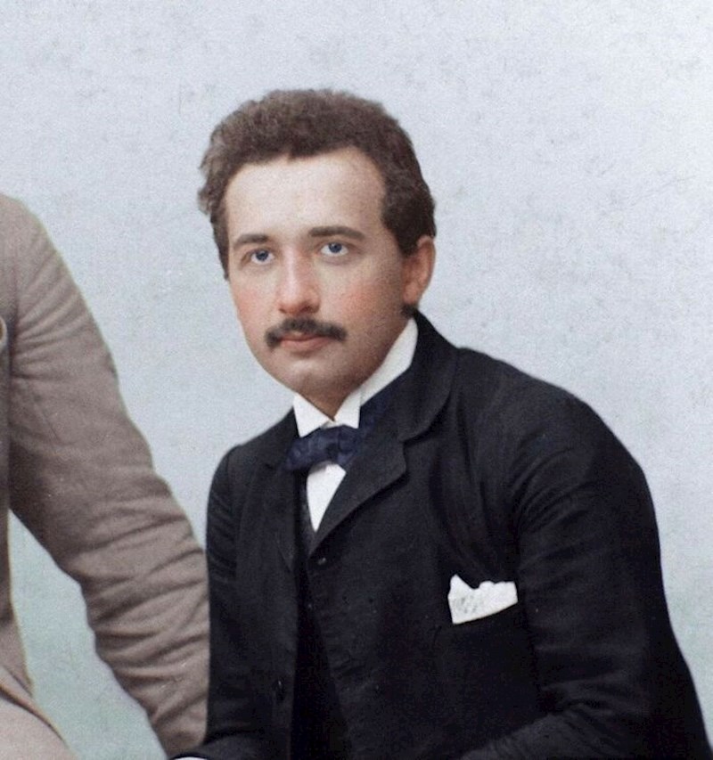 Albert Einstein pozira za fotografiju u Zurichu, Švicarska, u dobi od 24 godine 1903.