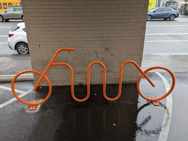 Rampa za bicikle u obliku bicikla