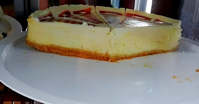 Ponuda jedne slastičarne do suza je nasmijala ekipu na Fejsu! A i vas će čim ju uspijete dešifrirati