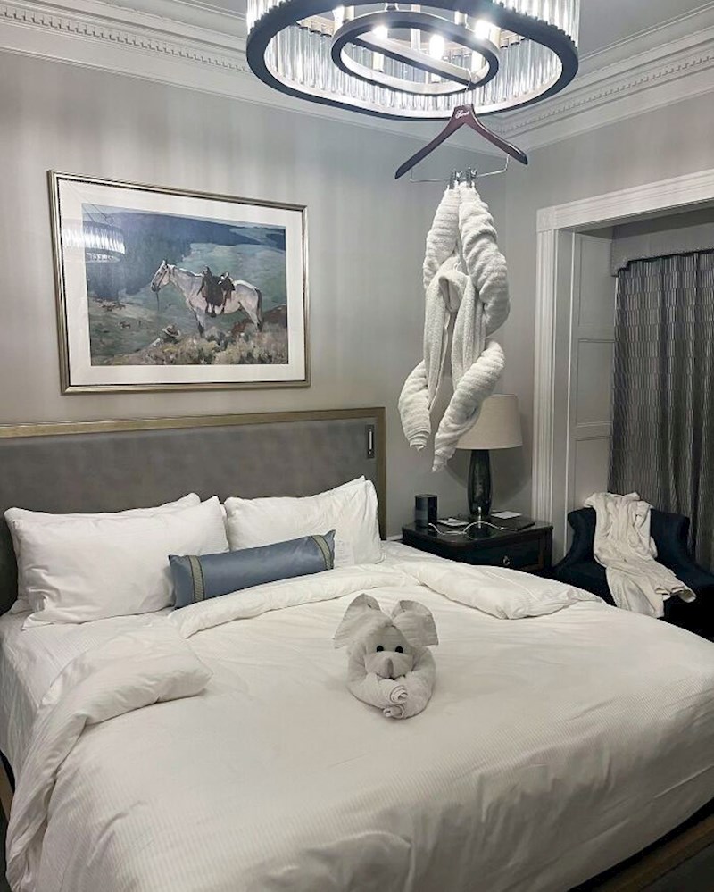 Nama i nije bio baš simpatičan prizor, obzirom da nas je dočekao mrak u sobi i mislili smo da su ovo provalnici!