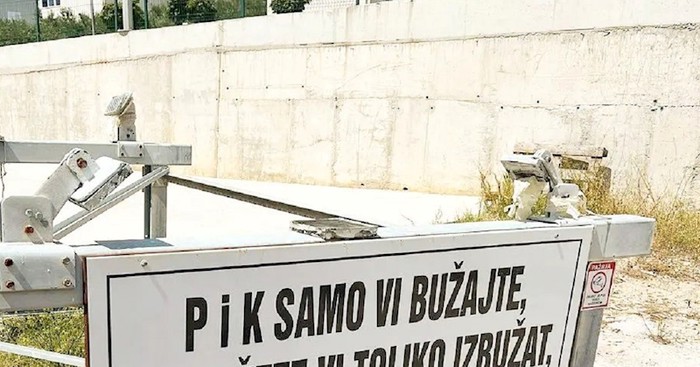 Natpis na parkingu na Braču nasmijao je ekipu na Fejsu urnebesnim dodatkom, morate vidjeti