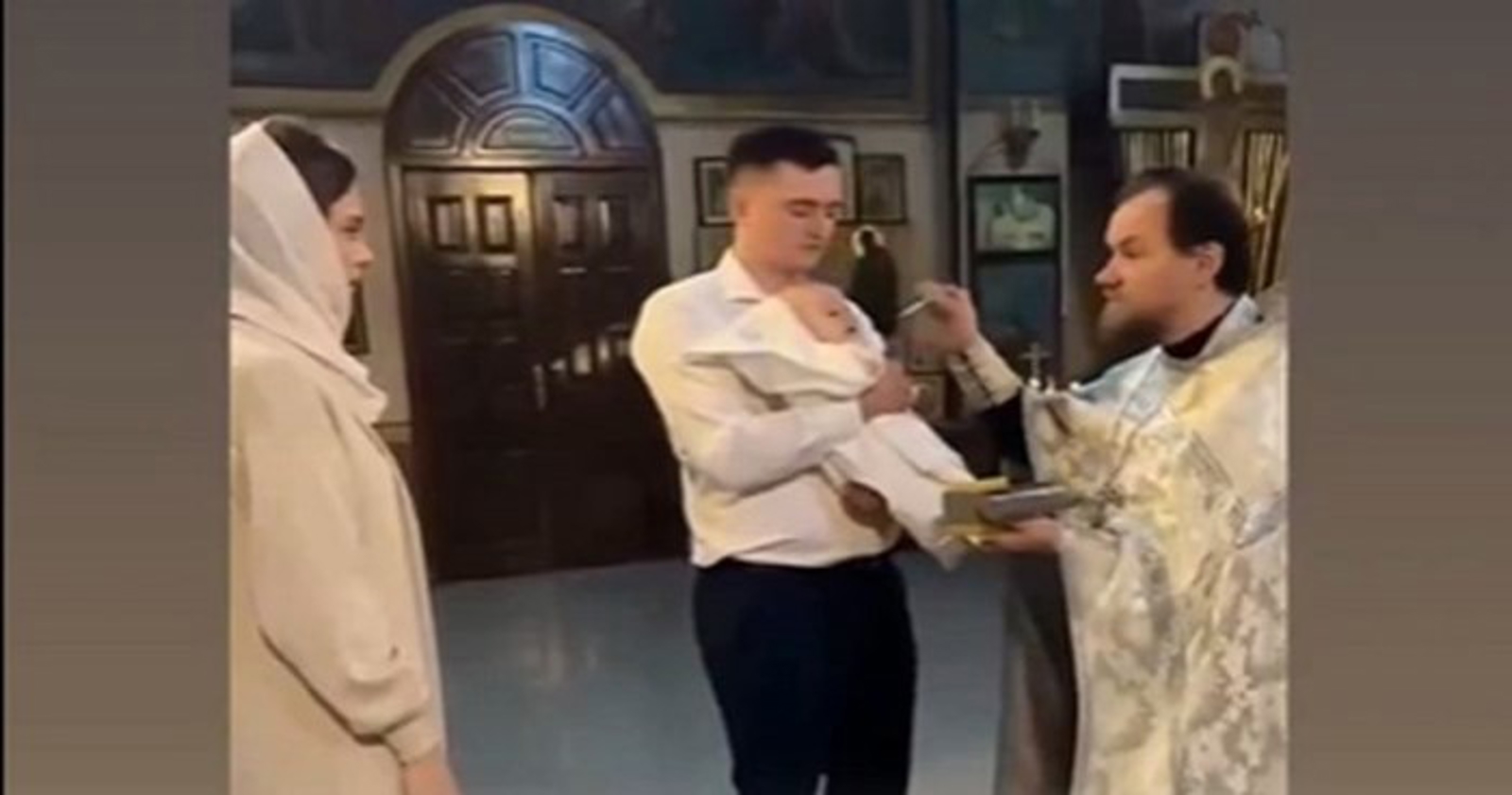 Scena s krštenja u Srbiji nasmijala je regiju do suza, morate vidjeti mamin urnebesni gaf