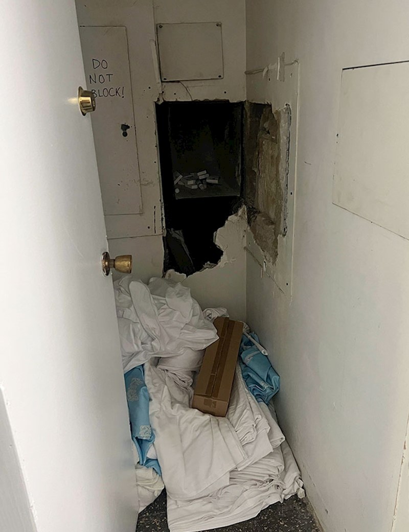 Čistačice su slučajno ostavile otvorena vrata od prostorije u kojoj drže čiste plahte i higijenske potrepštine za sobe