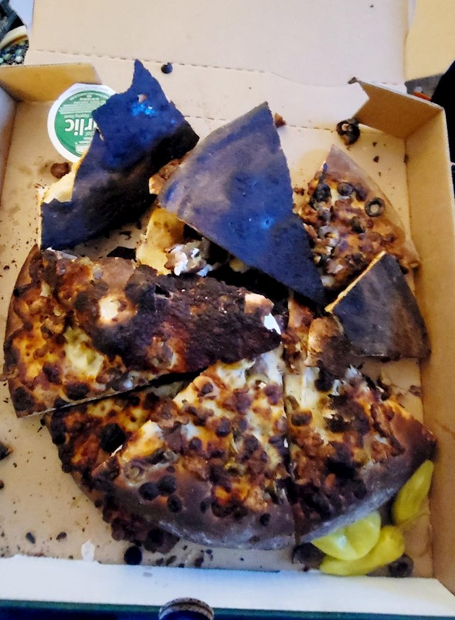 Tražio sam da pizza bude malo više pečena, ne nejestiva