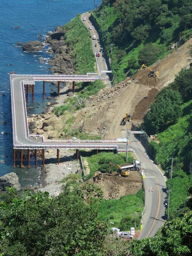 Privremena cesta izgrađena oko klizišta u Fukui, Japan