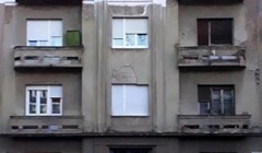 Tip iz Beograda uredio je fasadu bez pristanka ostalih stanara, rezultat je prilično bizaran