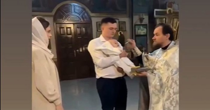 Scena s krštenja u Srbiji nasmijala je regiju do suza, morate vidjeti mamin urnebesni gaf