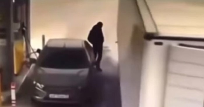 Tip je vidio da će mu kamion udariti auto, morate vidjeti kako je "spasio" situaciju