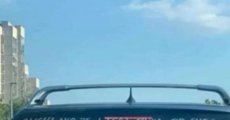 Iskrena poruka viđena na jednom autu u Dalmaciji hit je na FB, mnogi će se poistovjetiti