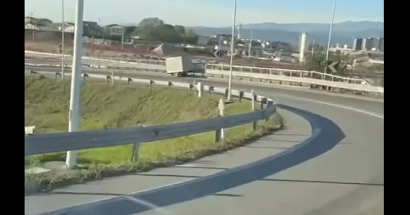 Bizaran prizor s naših cesta zaprepastio je regiju, pogledajte ovu napetu snimku