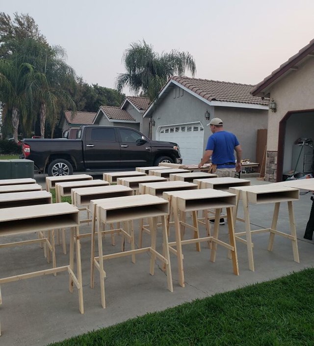 Napravio sam 35 stolova za učenike u mom kraju koji su kod kuće zbog učenja na daljinu