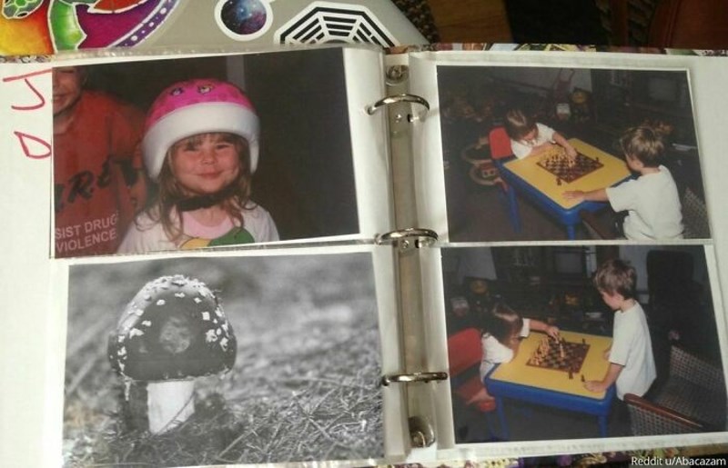 Kad se ne bismo htjeli tuširati, mama i tata bi nam pričali priču o starijem bratu koji je postao gljiva baš iz tog razloga. Čak su ga i u album uvrstili