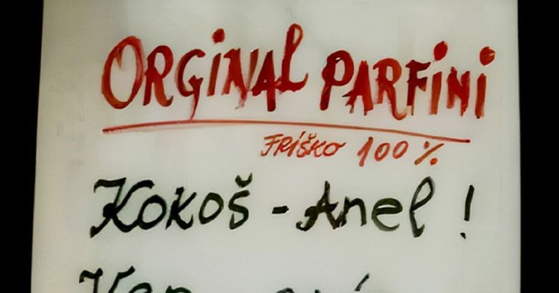 Urnebesna ponuda parfema fotkana na buvljaku nasmijala je Fejs, teško je izabrati najbolji biser