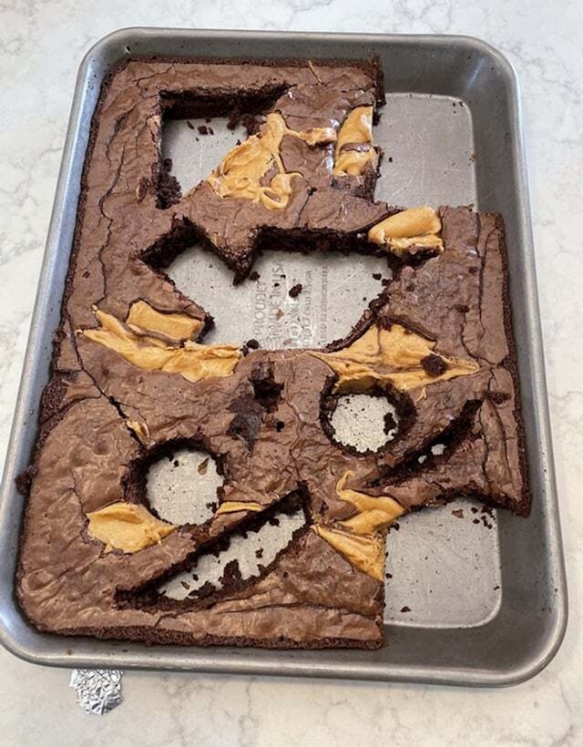 Pustila sam djecu da sama izrežu kolač