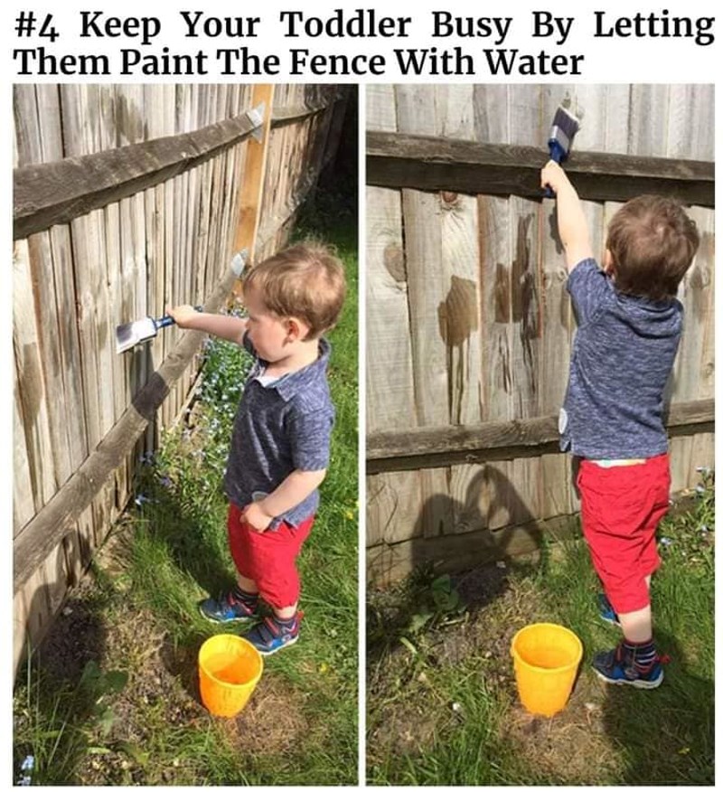 Kupite sebi sate mira- dajte klincu da boja ogradu vodom!