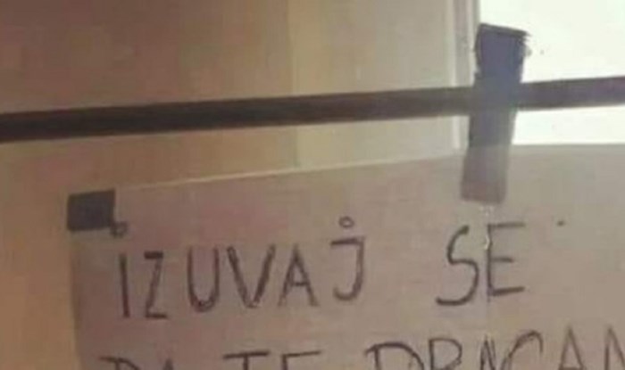 Natpis na ulazu u nečiji stan nasmijao je cijelu regiju, odmah ćete vidjeti zašto