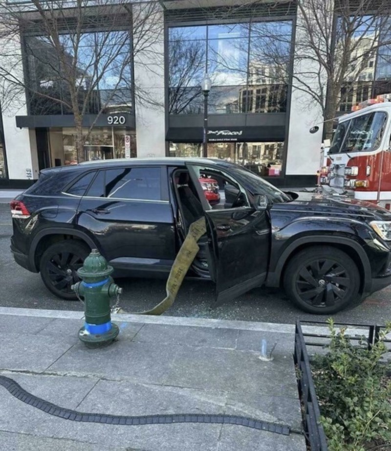 Tako mi i treba kada parkiram pored hidranta...