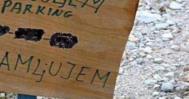 Urnebesan natpis o iznajmljivanju parkinga obišao je regiju, nemoguće je prebrojati sve greške