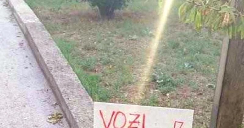 Upozorenje na cesti u Dalmaciji nasmijalo je Fejs, razlog je presimpatičan!