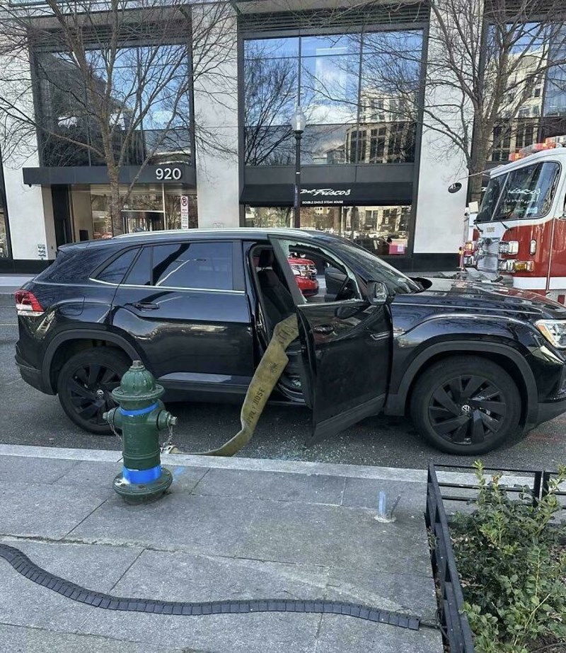 Tako mi i treba kada parkiram pored hidranta...