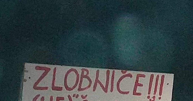 U Dalmaciji je osvanuo totalno bizaran natpis i brzinom munje se dijeli mrežama, morate vidjeti