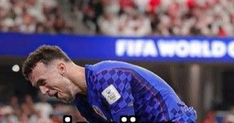 Legendarna fotka Perišića koji preskače Baturinu inspirirala je mnoge memove, evo najvećeg hita