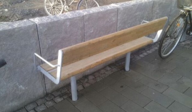 Klupa za... nikoga?