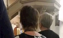 Žena je postala hit na Fejsu zbog majice u kojoj je došla na misu, morate vidjeti što je obukla