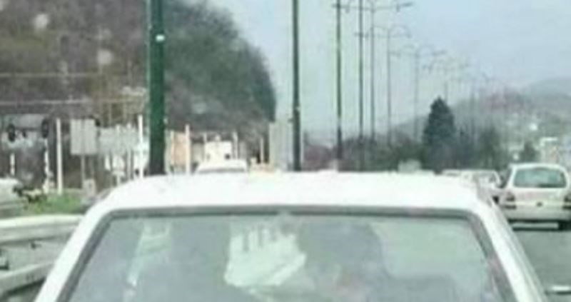 Regijom se širi nesvakidašnji prizor uhvaćen na cesti u BiH, morate vidjeti što viri iz ovog auta