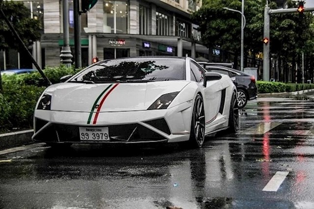 Talijanska policija ima na raspolaganju dva Lamborghinija koje koristi za dostavu organa za transplantaciju pacijentima.