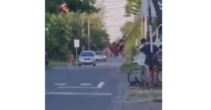 Snimka seoske zabave negdje u susjedstvu apsolutni je hit u regiji, ovo je SVE
