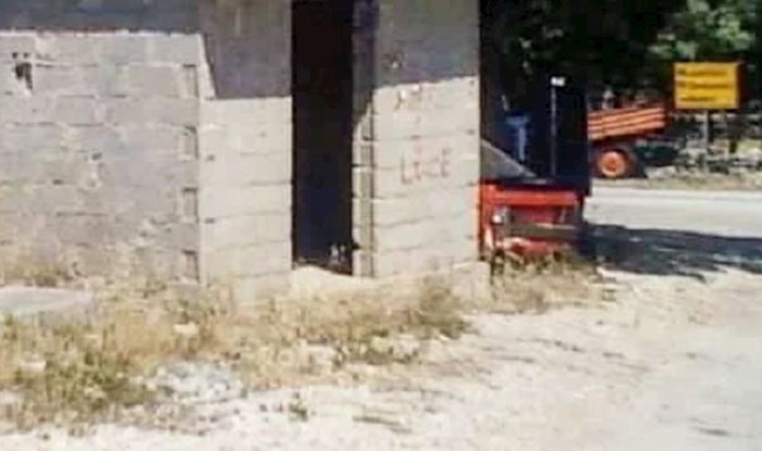 Teško objašnjiv prizor iz Dalmacije hit je na Fejsu, ovakav biser se ne viđa svaki dan