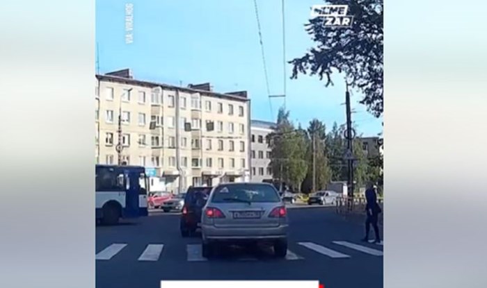 Auto je stao nasred pješačkog prijelaza, morate vidjeti legendaran potez jednog prolaznika