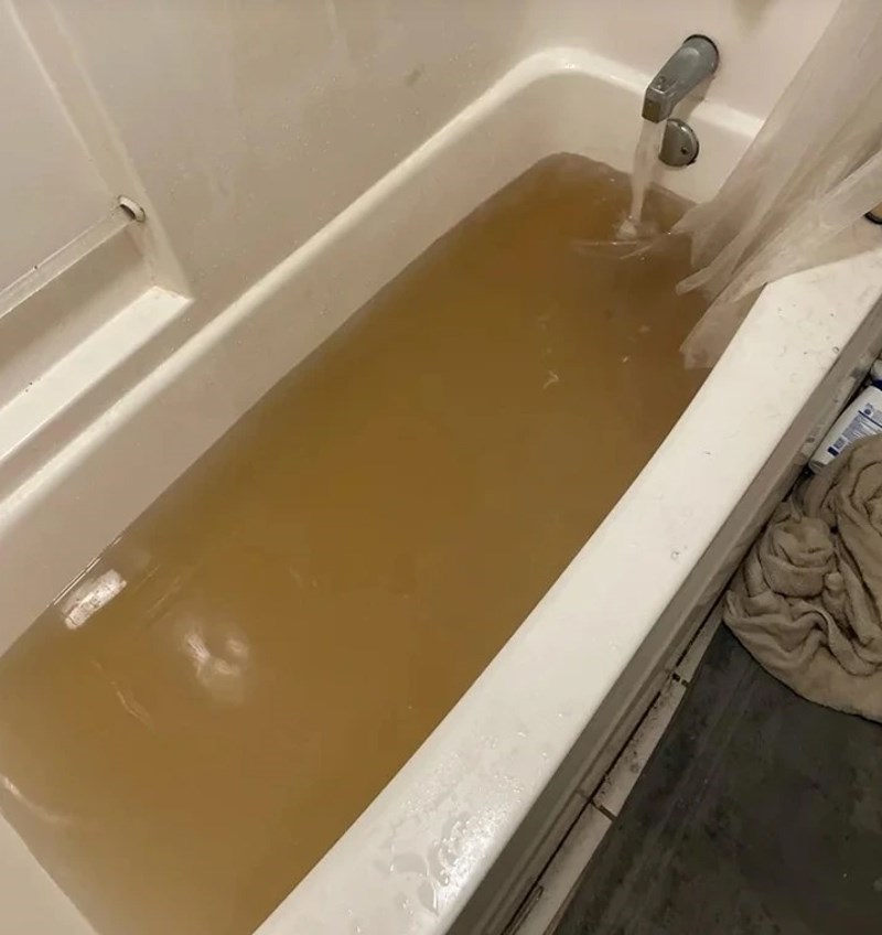 Voda u cijelom studentskom domu je danas ovakva