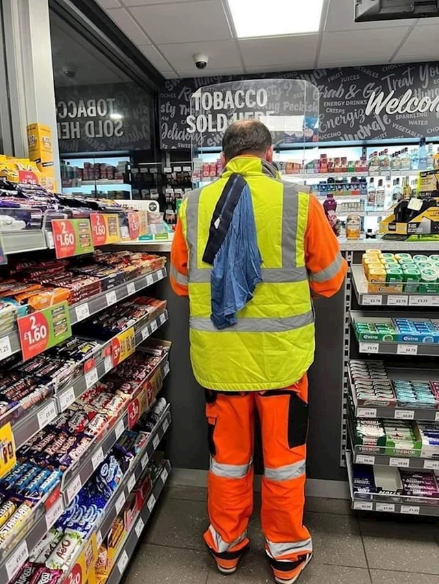 I da mu nitko nije rekao? Nadam se da je tek izašao iz kuće!