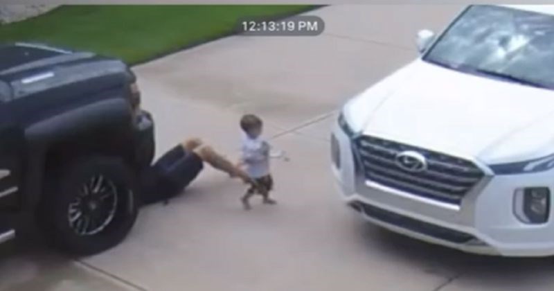 Izgubio je mobitel dok je s klincem popravljao auto, misterij nestanka dobio je urnebesan rasplet