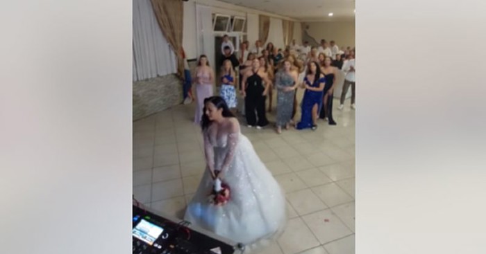 Neviđena borba za buket na jednom piru u Hercegovini hit je na Fejsu, morate vidjeti
