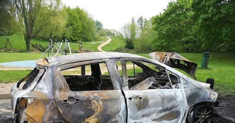 Tipu je izgorio auto, morate vidjeti na koju foru ga je pokušao prodati. Urnebesna je!