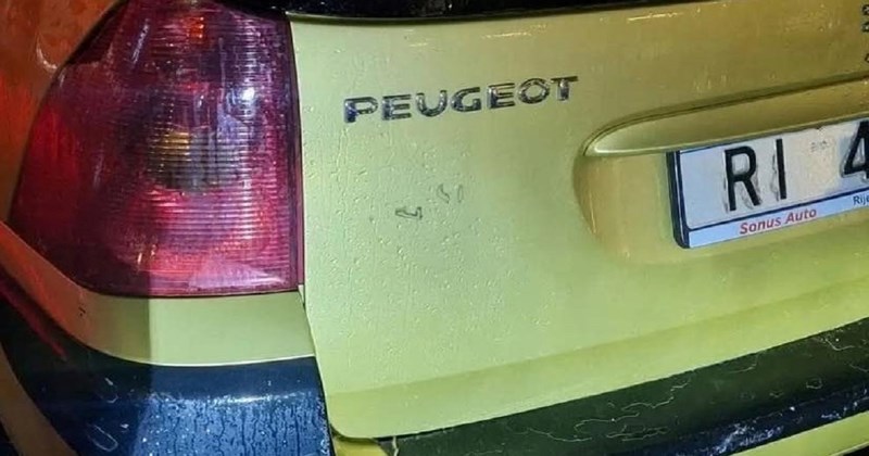 Natpis na autu viđenom u Rijeci naljutio je ekipu na Fejsu, totalno je krivo shvaćen