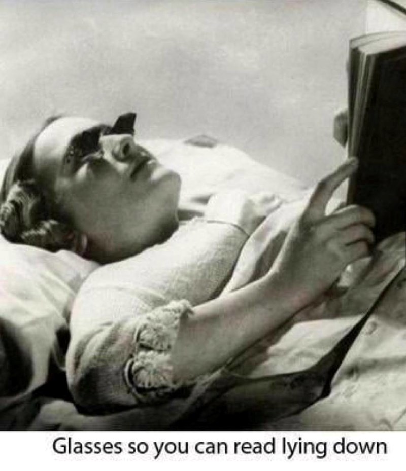 Naočale pomoću kojih možete čitati u potpuno ležećem položaju