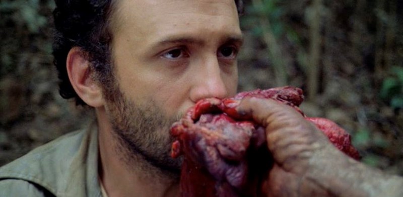 Film "Holokaust kanibala" ocijenjen je toliko jezivim i uznemirujućim da se redatelj suočio s uhićenjem i optužbama za ubojstvo. Kako bi oprao svoje ime, morao je predstaviti specijalne efekte na sudu, što je dovelo do odbacivanja optužbi.