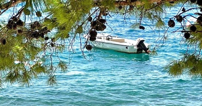 "Gušti" jednog kupača nasmijali su Fejs, pogledajte kako se ovaj tip odlučio opustiti u moru