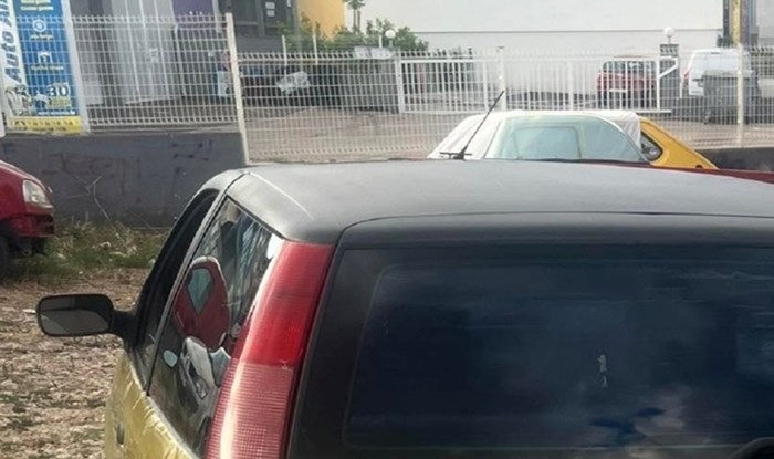 Natpis na autu jednog Šibenčanina izazvao je salve smijeha na Fejsu, urnebesan je!